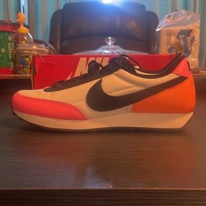 Nike Dbreak woman sneakers size 8.5 color summit white sunset brand new with box